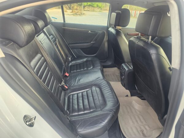 Volkswagen Passat - Image 3