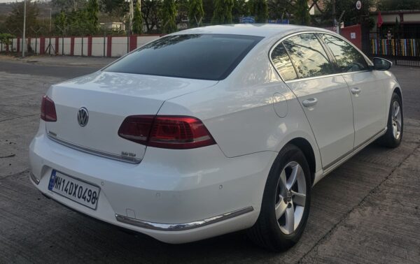 Volkswagen Passat - Image 5
