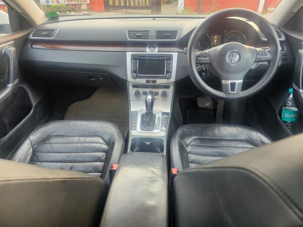 Volkswagen Passat - Image 2