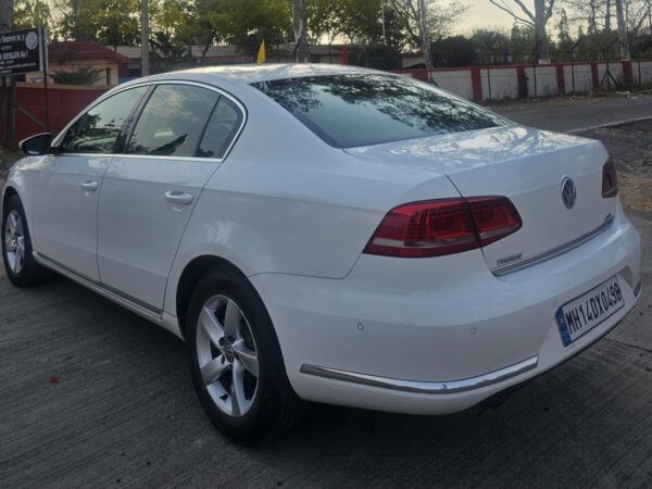 Volkswagen Passat - Image 4
